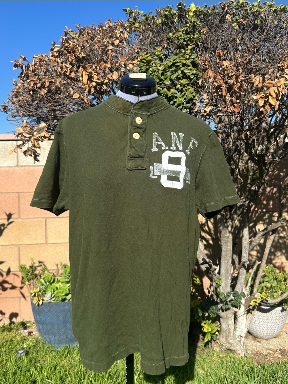 Abercrombie & Fitch Olive Green Short-Sleeve Henley Polo with White Graphic XXL